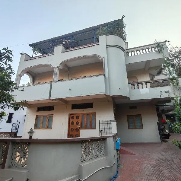 Feel Like Home Rkbeach，位于维沙卡帕特南的酒店