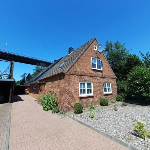 Ferienhaus in der Schleife 2 - Ihr Feriendomizil in Rendsburg nahe Nord-Ostsee-Kanal und NordArt，位于伦茨堡的酒店