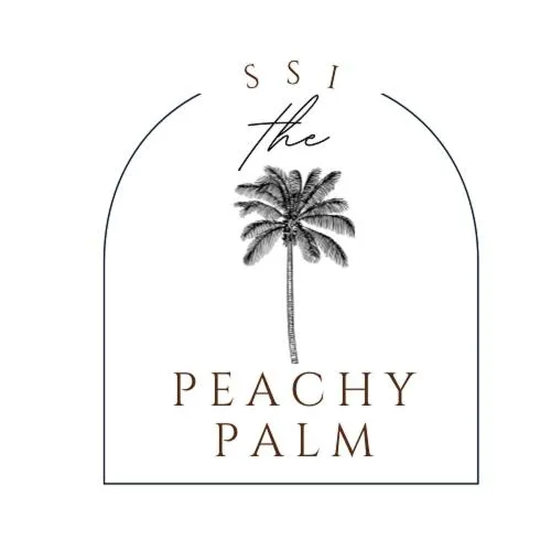 The Peachy Palm Luxurious Island Retreat Near the Beach & Everything!，位于圣西蒙斯岛的酒店