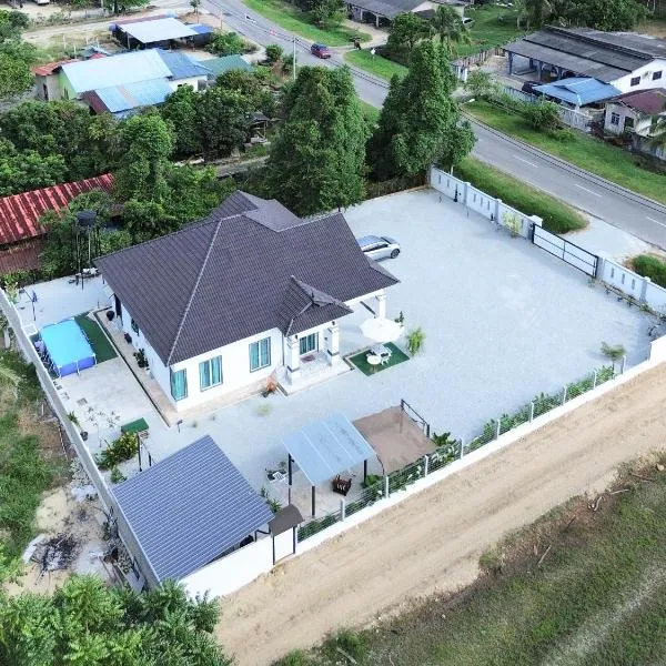 Senja Homestay besut POOL，位于Jertih的酒店