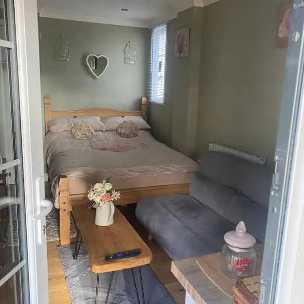 Private en-suite RUTHIN，位于Llanfair-Dyffryn-Clwyd的酒店