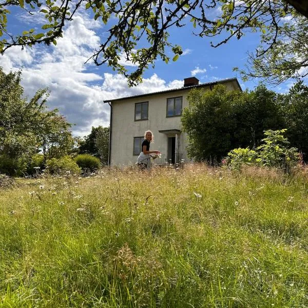Naturnära Ängen Ödegården，位于特罗尔海坦的酒店