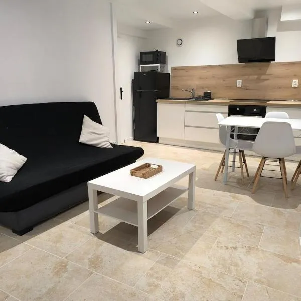 Appartement avec une chambre et tout équipé dans centre ville，位于蒙特利马尔的酒店