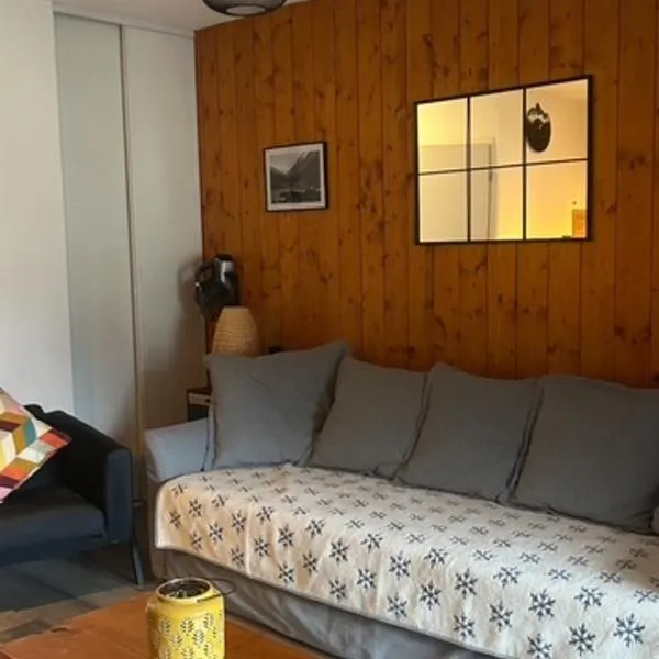 Appartement tt confort au coeur des montagnes vue sur les montagnes II Wifi，位于吕兹-圣索沃尔的酒店