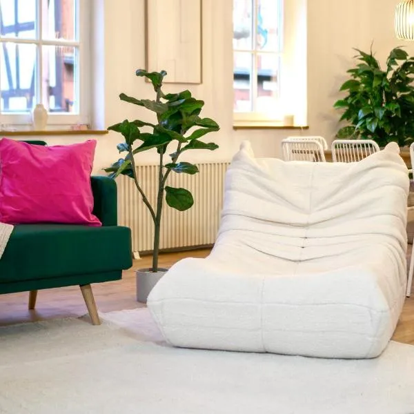 Auszeit am Marktplatz - Design Ferienwohnungen mit Wohlfühlfaktor，位于Kürnbach的酒店