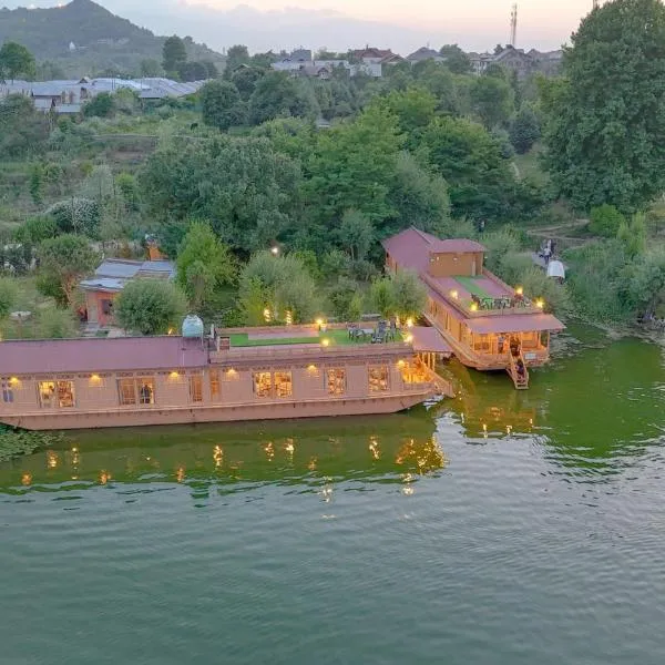 Peacock Houseboats，位于斯利那加的酒店