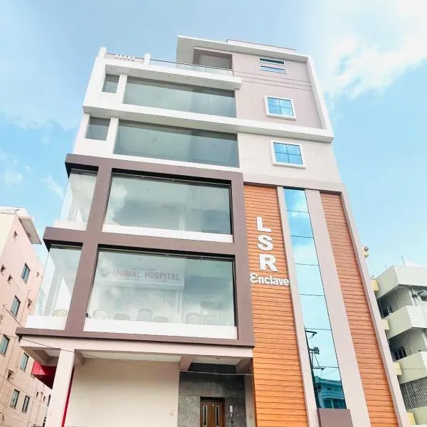 Pearl Stays, Tirupati - Very convenient for the people coming from Bangalore and Chennai - You can skip city traffic while reaching any temple in Tirupati - Covered Parking - 24hrs Front Desk and Hot Water - Free WiFi - Flexible Checkin-in Check-out times，位于蒂鲁帕蒂的酒店