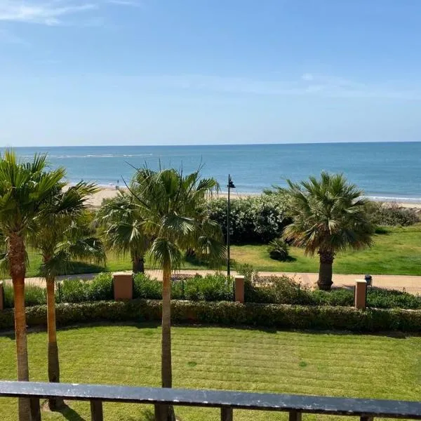 Magnifico piso en 1º linea de playa en Isla Canela，位于卡内拉岛的酒店