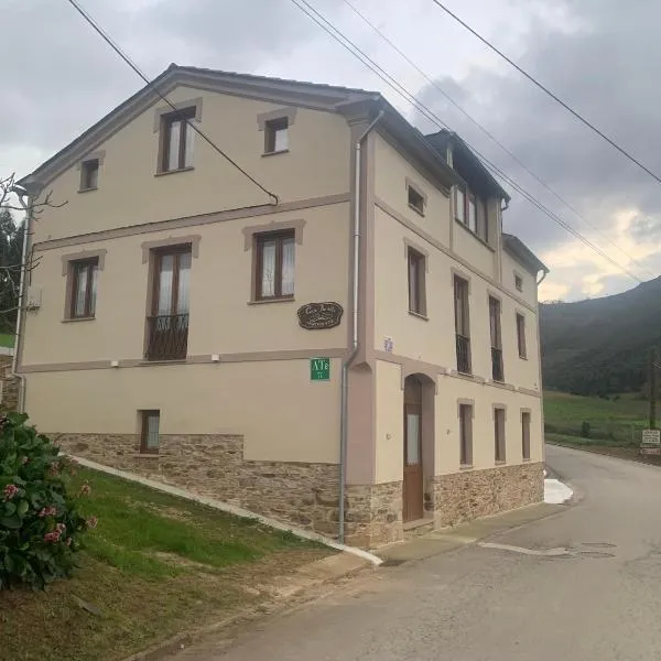 Apartamentos Casa Benito，位于San Tirso de Abres的酒店