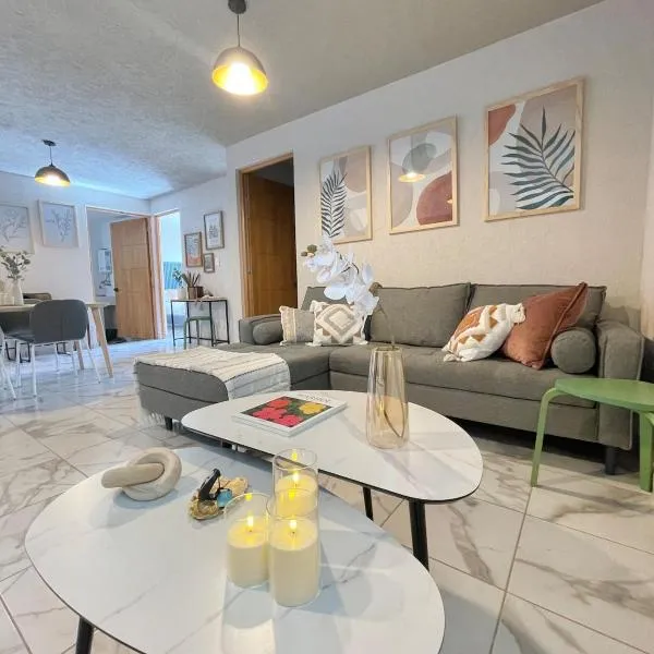 Hermoso Departamento, WiFi, terraza vista al Lago de Pátzcuaro, elevador, free parking，位于帕茨库卡罗的酒店