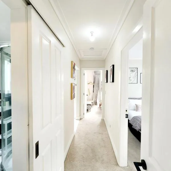 Star in Petone - Beautiful 3 bedroom home, close to all amenities & FREE parking，位于下哈特的酒店