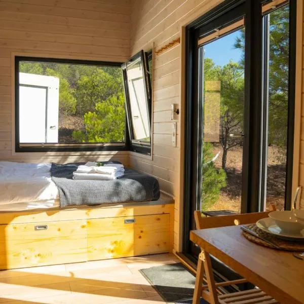 Isis Garden by Tiny Away，位于Azinhal的酒店