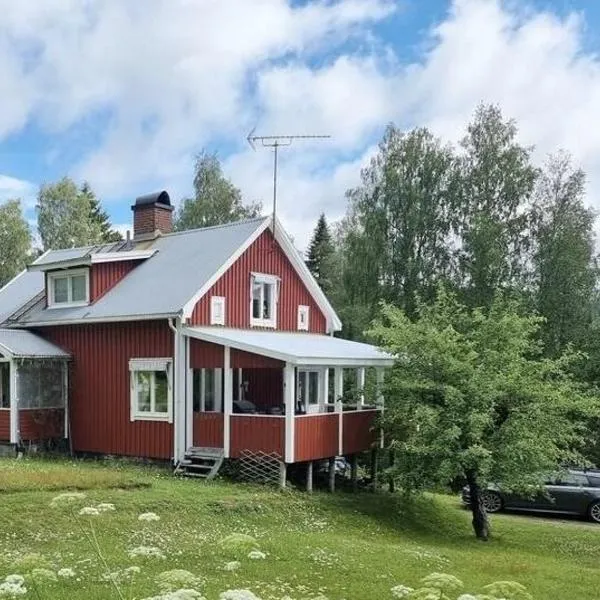 Charming Family-Friendly Villa，位于Lesjöfors的酒店