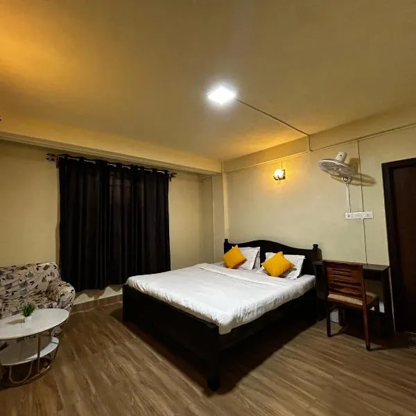 Clouds Lodge，位于乞拉朋齐的酒店