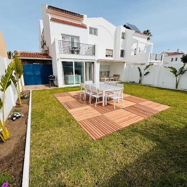 Luxurious And Modern Family Home，位于马拉加的酒店