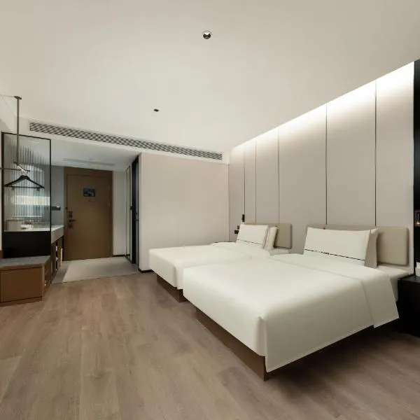 无锡东站南广场亚朵酒店，位于无锡的酒店