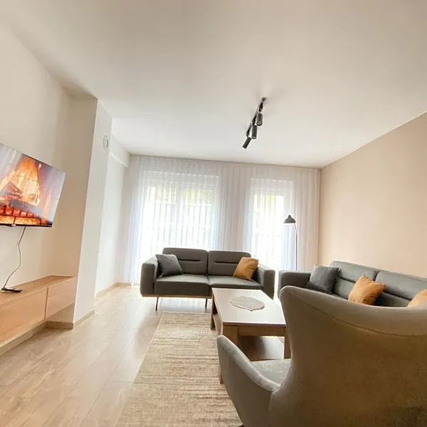 Comfort Apartment, New City Center - Free Parking，位于乌罗舍瓦茨的酒店
