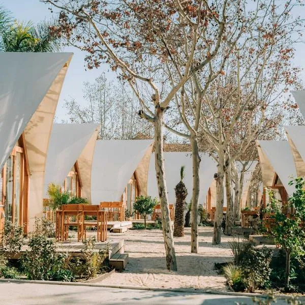 Costa del Sol Glamping Village，位于福恩吉罗拉的酒店