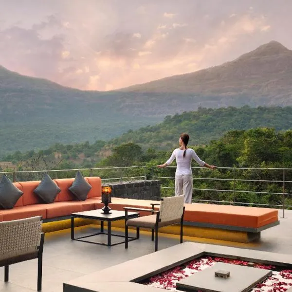 Dharana at Shillim All Inclusive Luxury Wellness Retreat，位于罗纳瓦拉的酒店