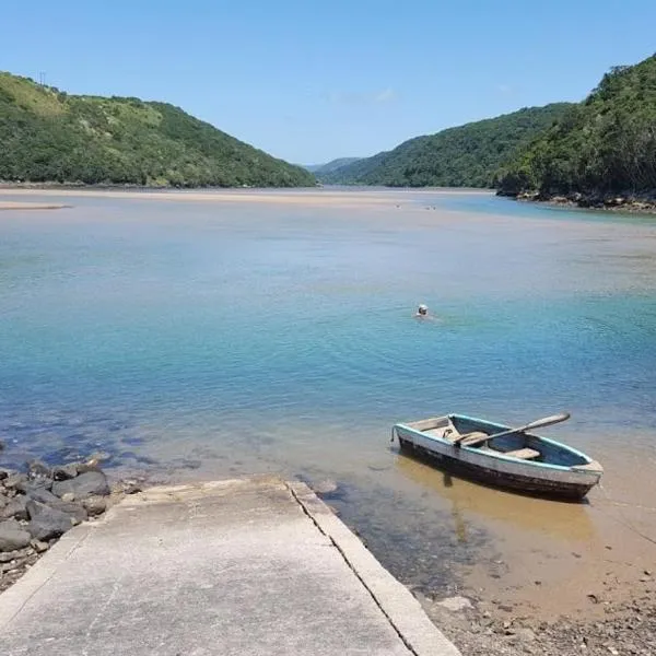 Beautiful rustic sea cottage, 2km Kob Inn,位于Xibeni的酒店