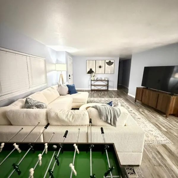 Page Lake House,Freshly Remodeled,Central, Boat Parking，位于佩吉的酒店