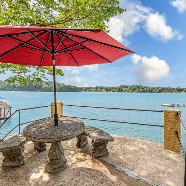 Lake Hickory Trio 1 BR Pink Unit，位于希科里的酒店