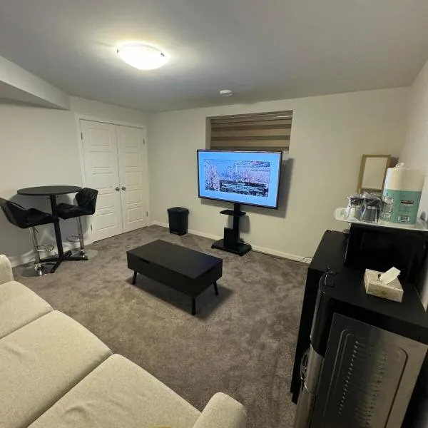 Private luxury Guest Suite in Winnipeg, Separate Entrance and Free Parking，位于温尼伯的酒店