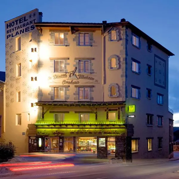 Logis Hotel Restaurant Planes，位于Sainte-Léocadie的酒店