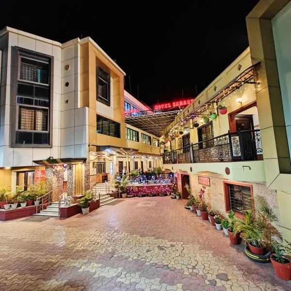 Hotel Saraswati，位于卜山的酒店