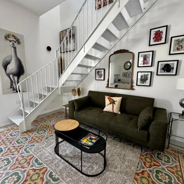 Stylish Boutique Duplex Apartment Home - Green - 2 Large Double Bedrooms with Ensuite Bathrooms，位于姆西达的酒店