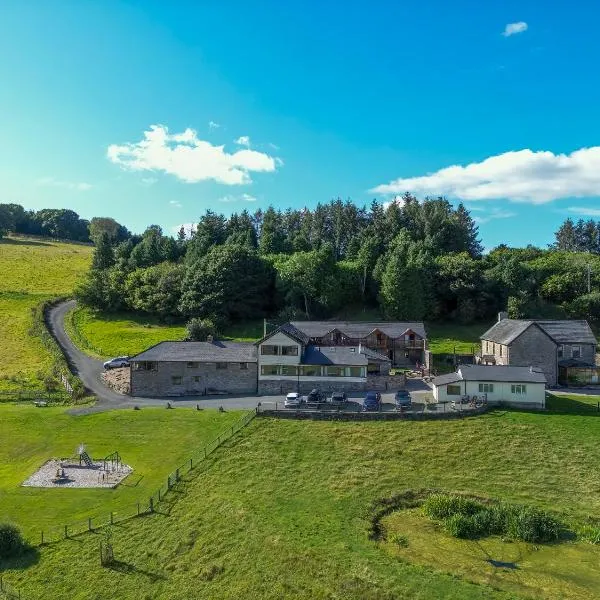 Vale Farm Cottages，位于布雷肯的酒店