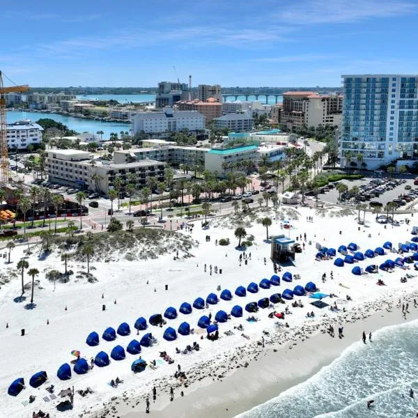 Pelican Pointe Clearwater Beach Hotel，位于克利尔沃特的酒店
