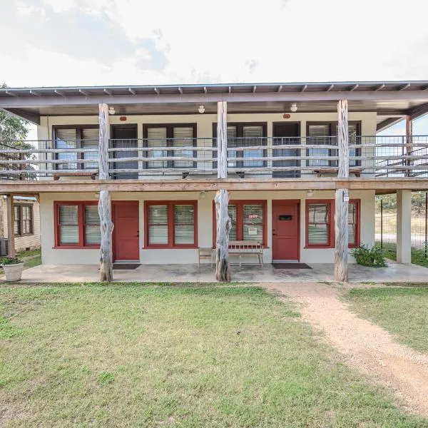 Medina River Oaks Courts，位于Medina的酒店