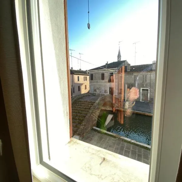 La Finestra Sul Campanile，位于科马基奥的酒店