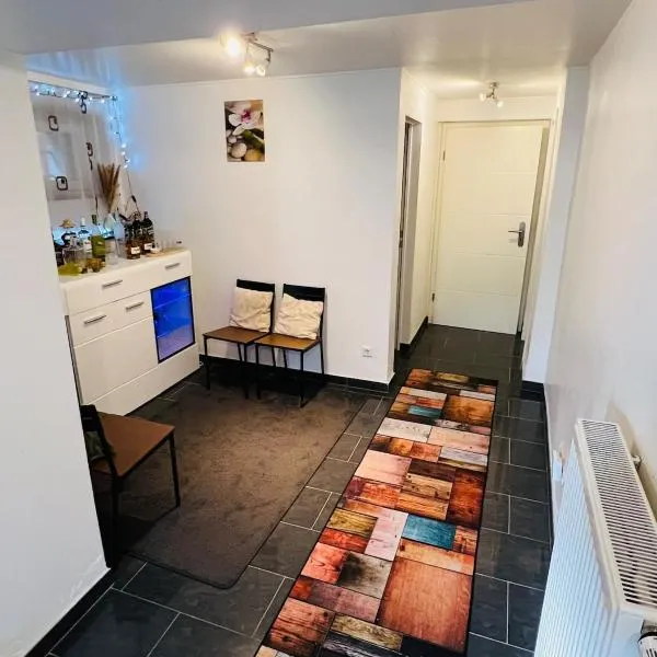 Cosy & Separate 1 bedroom apartment in a Big House，位于迪德朗日的酒店