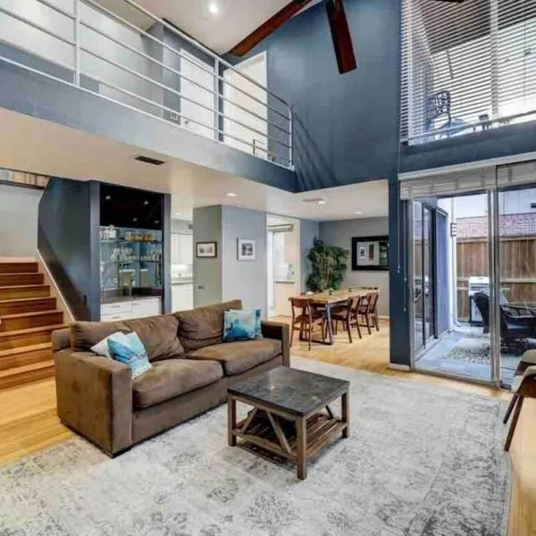 Spacious and stylish home in the heart of Houston，位于休斯顿的酒店