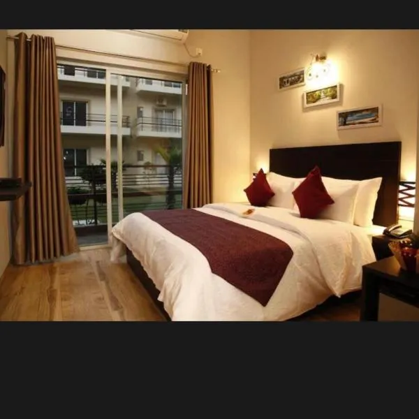Pearl suites at Omaxe entrenity，位于范兰德凡的酒店