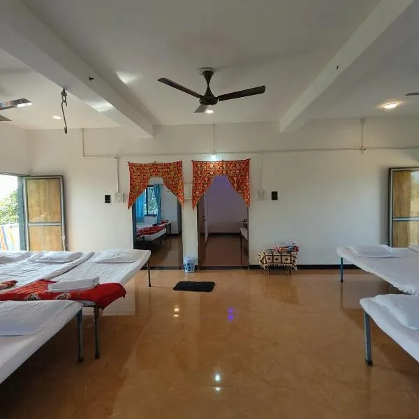 Gokul farm house，位于萨三吉尔的酒店
