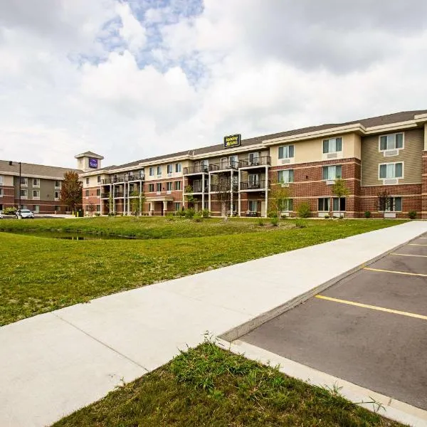 MainStay Suites Madison - Monona，位于麦迪逊的酒店