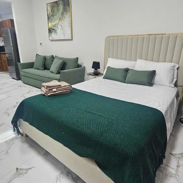 Chic studio W10，位于拉斯阿尔卡麦的酒店