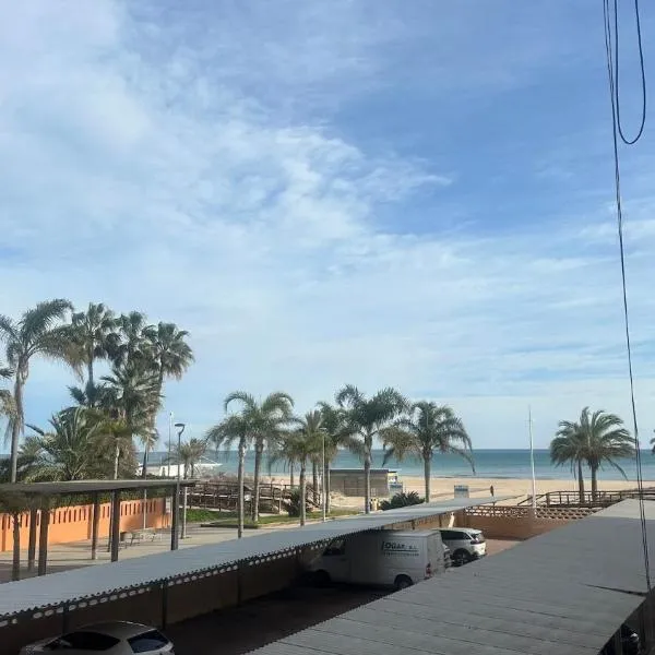 A primera línea de playa，位于甘迪亚海滩的酒店