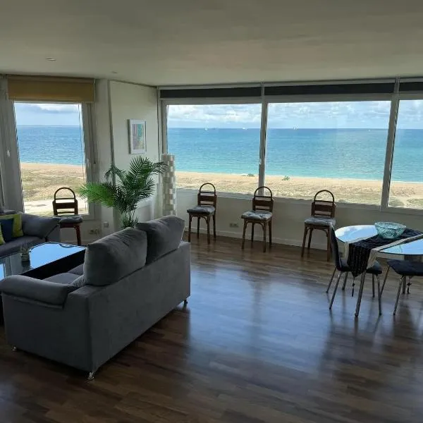 Spacious Apartment in Valencia with Sea View - 160 sqm，位于瓦伦西亚的酒店