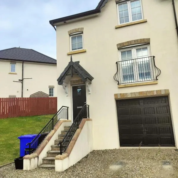 A beautiful Town home，位于纽敦纳兹的酒店