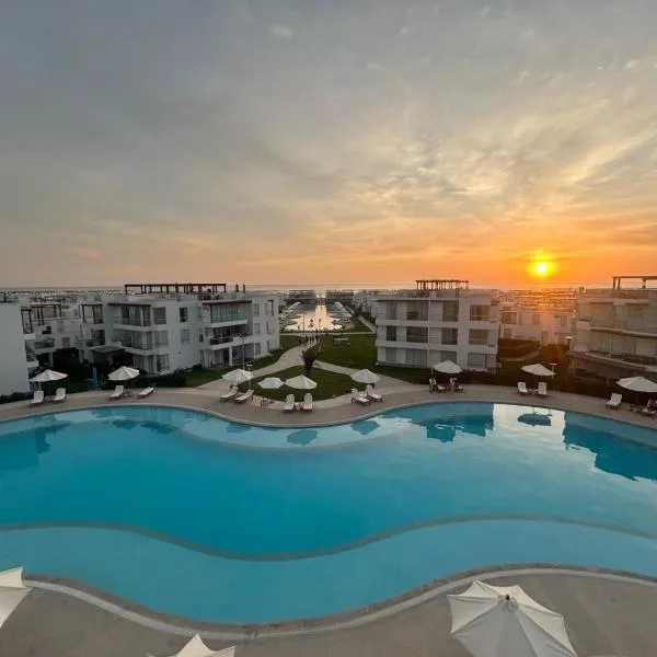 Departamento de Playa (con piscina propia) en km 107 Asia, Lima，位于阿夏的酒店