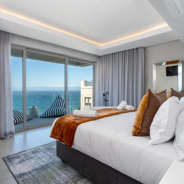 Luxury Surfer's Corner Suite with Ocean Views，位于西蒙镇的酒店