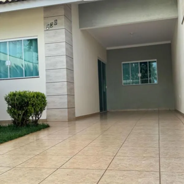 casa próximo ao shopping catuai, eventos vivaro e uem,lebloc，位于马林加的酒店