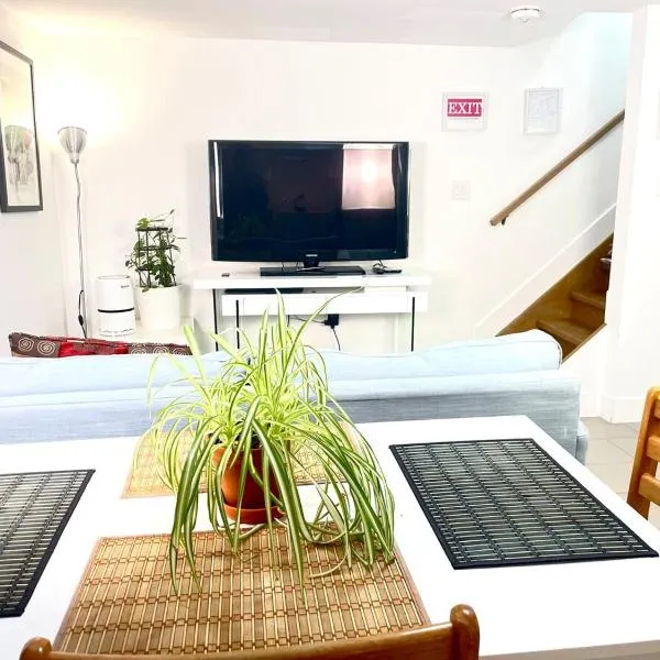 Excellent Private Suite in Bloor West Village，位于多伦多的酒店