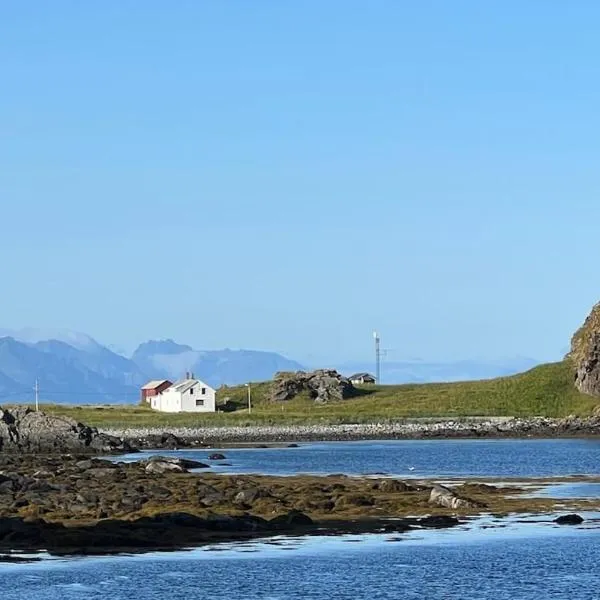 Prestholmen Værøy Lofoten，位于Værøy的酒店