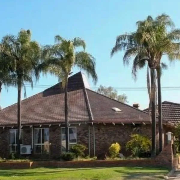 Nandewar Motor Inn，位于纳拉布赖的酒店