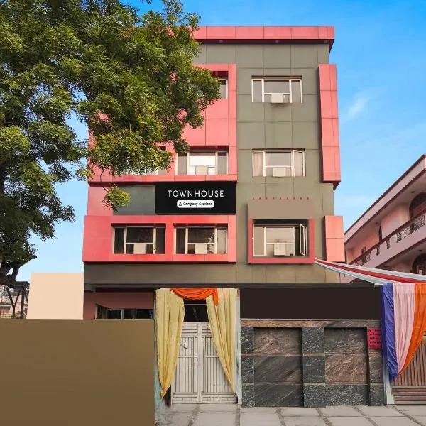 Super Townhouse Maithli Marg Sector 55 formerly Red Roof，位于Indirapuram的酒店
